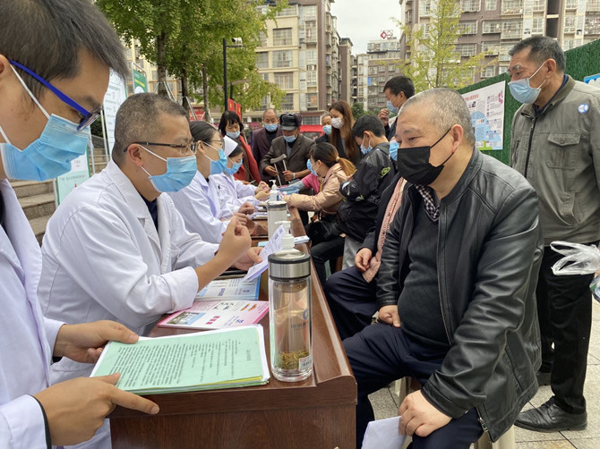  识别卒中早一秒，挽救大脑恢复好—南充市身心医院开展“世界卒中日”义诊活动