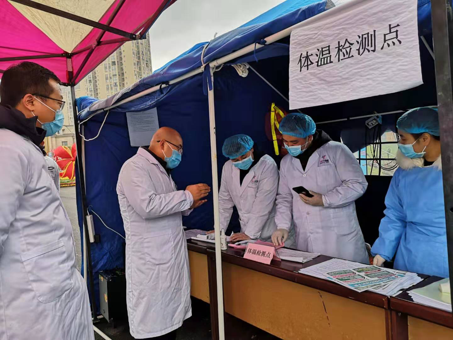 “川北医学院附属精神卫生中心（南充市身心医院小龙分院）” 将心理危机干预带进抗疫一线